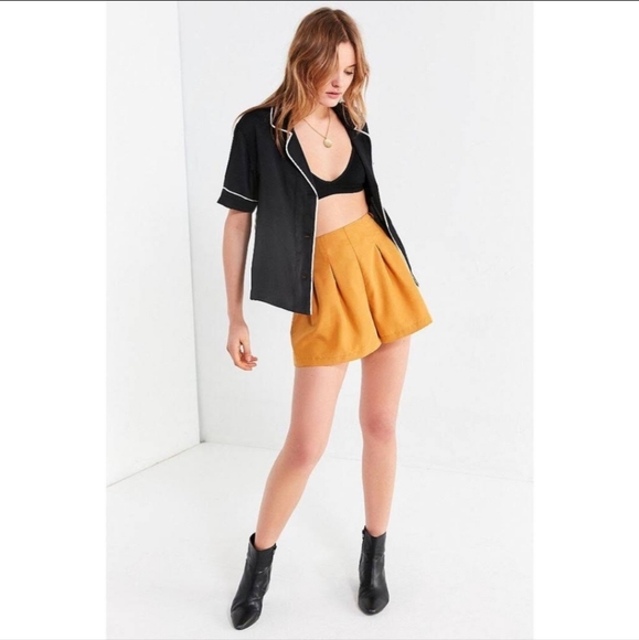 Urban Outfitters Utopia Pleated Shorts - Picture 1 of 7